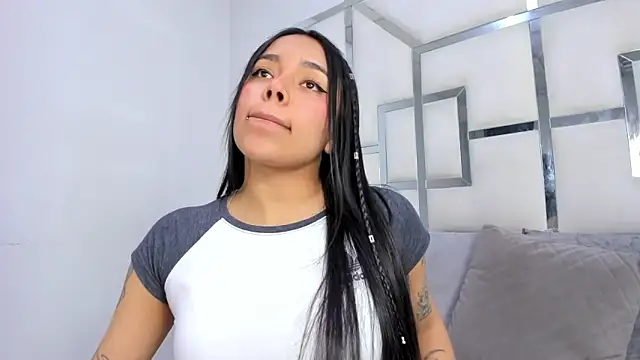 Snapshot of ZoeWan69 chatting on November 17, 3:23 am ZoeWan69 online show from November 17, 3:23 am