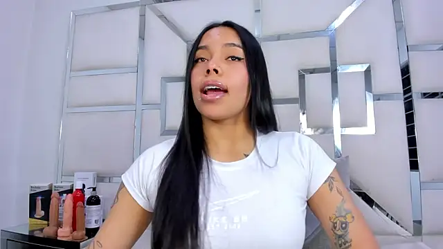 Snapshot of ZoeWan69 chatting on November 27, 11:34 am ZoeWan69 online show from November 27, 11:34 am