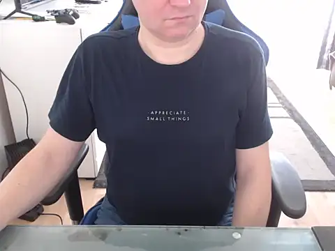 Snapshot of ruplumber chatting on March 18, 8:47 am ruplumber online show from March 18, 8:47 am