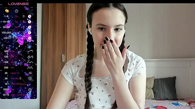 Snapshot of Cute__Nana chatting on October 22, 6:02 am Cute Nana online show from October 22, 6:02 am