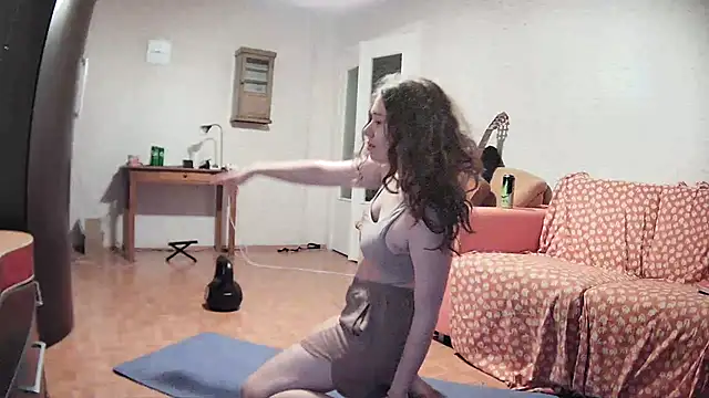 Snapshot of girliemilk chatting on March 2, 9:22 pm girliemilk online show from March 2, 9:22 pm