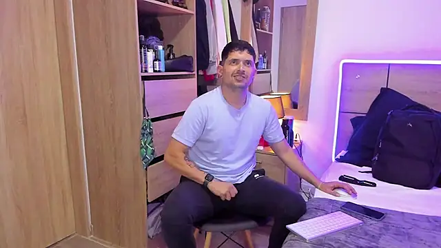 Snapshot of ILoveNYStyle chatting on March 16, 11:47 pm ILoveNYStyle online show from March 16, 11:47 pm