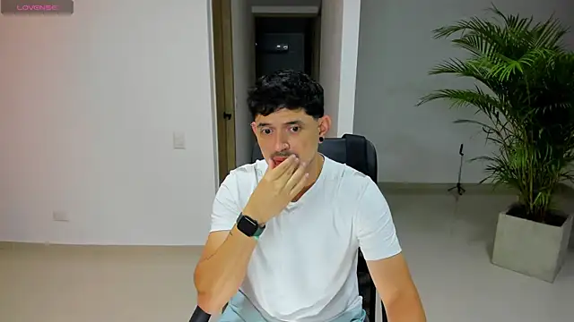 Snapshot of ILoveNYStyle chatting on December 22, 11:07 am ILoveNYStyle online show from December 22, 11:07 am