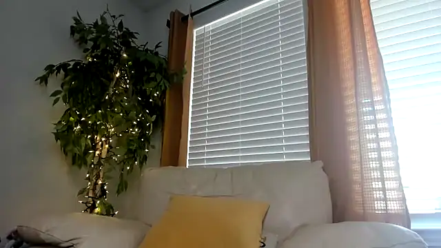 Snapshot of kaliii_jones chatting on February 6, 5:09 pm kaliii jones online show from February 6, 5:09 pm