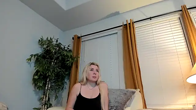 Snapshot of kaliii_jones chatting on February 15, 12:26 am kaliii jones online show from February 15, 12:26 am