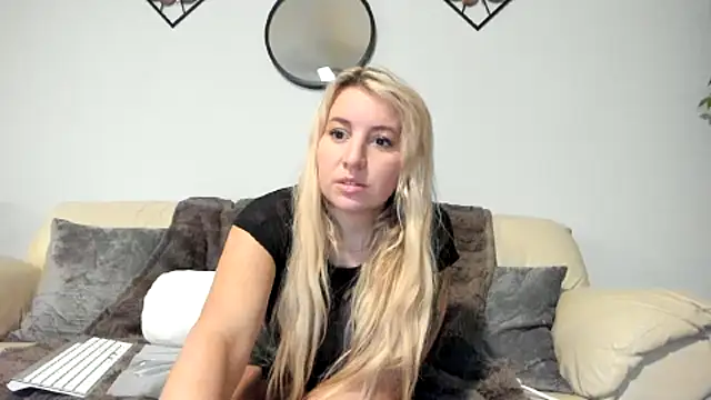 Snapshot of kaliii_jones chatting on February 22, 12:38 am kaliii jones online show from February 22, 12:38 am