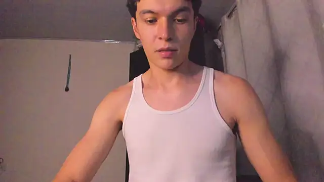 Snapshot of Mastrangelo_xxx chatting on March 14, 11:22 pm Mastrangelo xxx online show from March 14, 11:22 pm