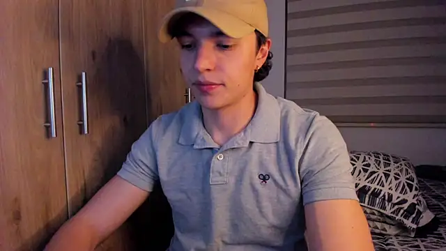 Snapshot of Mastrangelo_xxx chatting on October 8, 4:10 am Mastrangelo xxx online show from October 8, 4:10 am