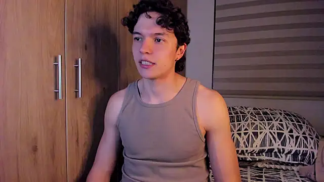 Snapshot of Mastrangelo_xxx chatting on October 18, 4:37 am Mastrangelo xxx online show from October 18, 4:37 am