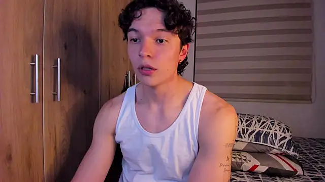 Snapshot of Mastrangelo_xxx chatting on October 21, 4:57 am Mastrangelo xxx online show from October 21, 4:57 am