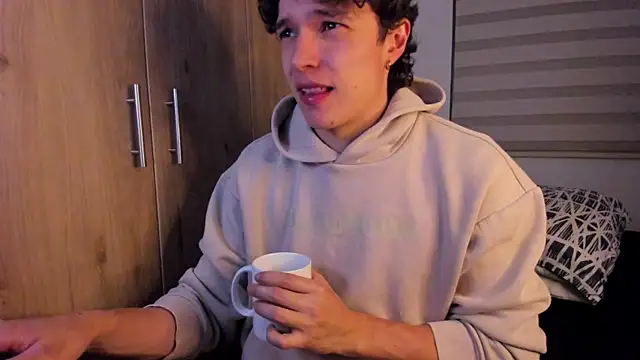 Snapshot of Mastrangelo_xxx chatting on October 29, 3:20 am Mastrangelo xxx online show from October 29, 3:20 am