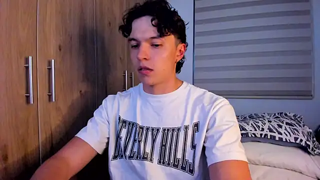 Snapshot of Mastrangelo_xxx chatting on November 6, 4:35 am Mastrangelo xxx online show from November 6, 4:35 am