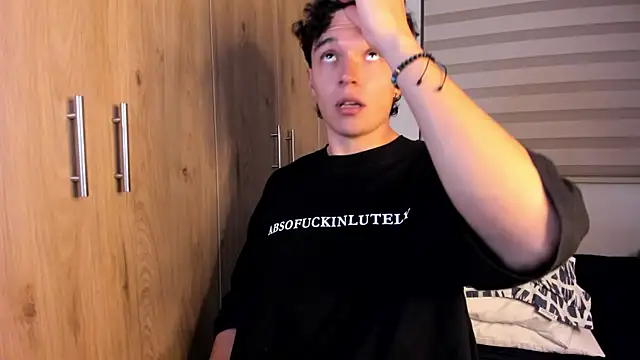 Snapshot of Mastrangelo_xxx chatting on November 9, 12:42 am Mastrangelo xxx online show from November 9, 12:42 am