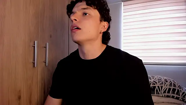 Snapshot of Mastrangelo_xxx chatting on December 1, 9:09 pm Mastrangelo xxx online show from December 1, 9:09 pm