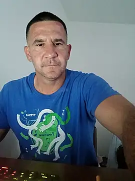 Snapshot of Mister1985 chatting on October 23, 5:29 am Mister1985 online show from October 23, 5:29 am