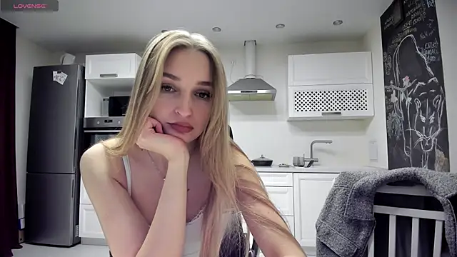 lisenok online show from April 17, 7:39 pm