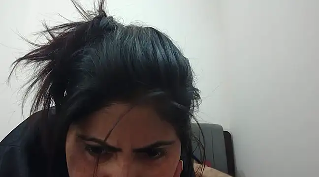 Queen Couple online show from February 9, 10:20 am