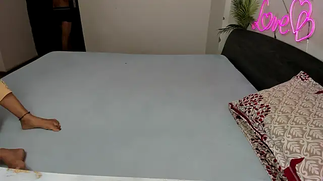 Queen Couple online show from September 24, 5:11 am