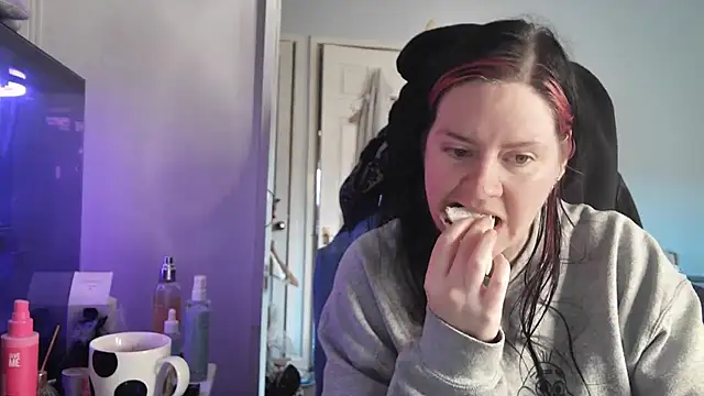 Snapshot of AureliaXOX chatting on December 2, 12:32 pm AureliaXOX online show from December 2, 12:32 pm