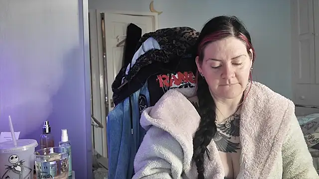 Snapshot of AureliaXOX chatting on December 4, 9:18 am AureliaXOX online show from December 4, 9:18 am