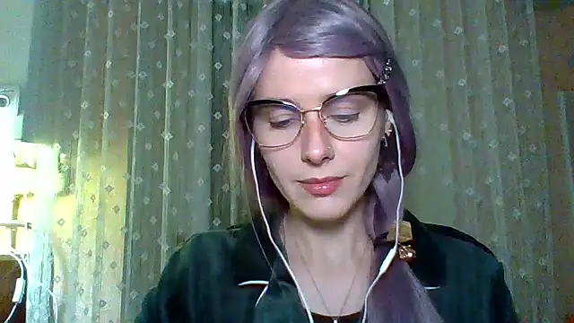 Snapshot of LuminousLady chatting on February 12, 8:18 pm LuminousLady online show from February 12, 8:18 pm