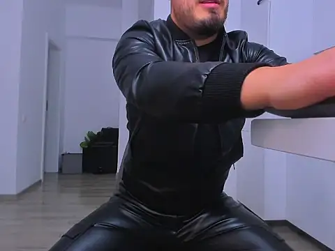 Snapshot of ZackMasterss chatting on November 10, 12:09 am ZackMasterss online show from November 10, 12:09 am