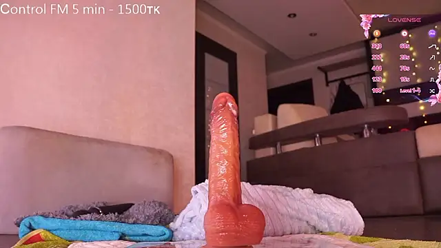 queeneliaa online show from March 17, 8:56 pm