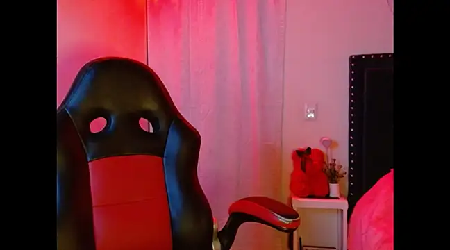 Snapshot of SallyWhitee chatting on March 12, 3:13 am SallyWhitee online show from March 12, 3:13 am