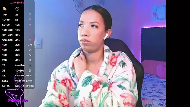 Snapshot of SallyWhitee chatting on September 17, 3:52 am SallyWhitee online show from September 17, 3:52 am