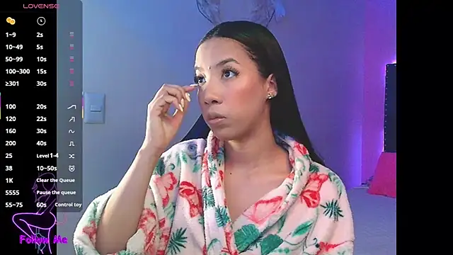 Snapshot of SallyWhitee chatting on September 30, 5:12 am SallyWhitee online show from September 30, 5:12 am