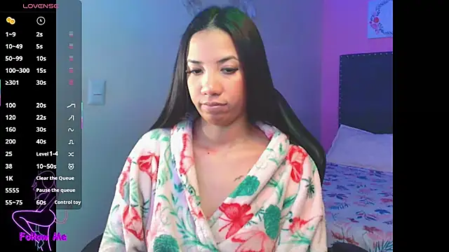 Snapshot of SallyWhitee chatting on December 2, 5:02 am SallyWhitee online show from December 2, 5:02 am