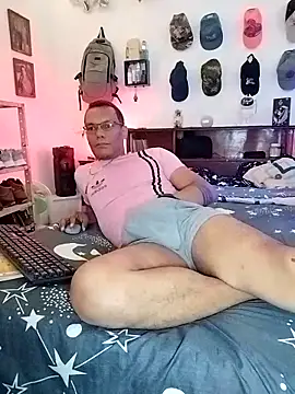 Snapshot of XhaseFoX chatting on February 10, 1:03 am XhaseFoX online show from February 10, 1:03 am