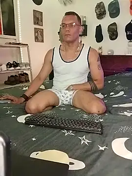 Snapshot of XhaseFoX chatting on February 18, 2:27 am XhaseFoX online show from February 18, 2:27 am