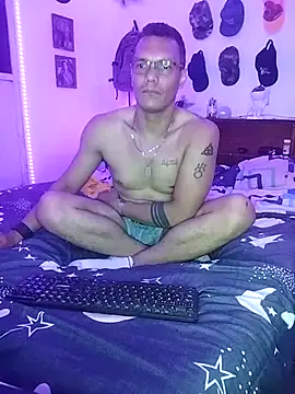 Snapshot of XhaseFoX chatting on March 4, 5:42 am XhaseFoX online show from March 4, 5:42 am