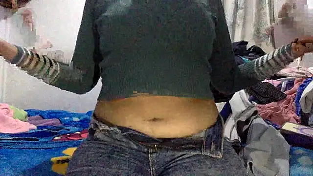 Snapshot of sharonlopez9611 chatting on November 4, 3:05 am sharonlopez9611 online show from November 4, 3:05 am