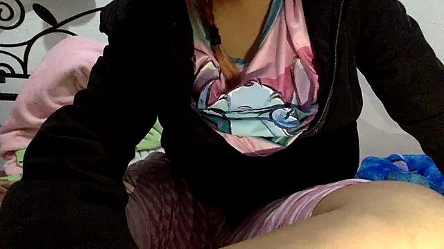 Snapshot of sharonlopez9611 chatting on December 3, 4:09 am sharonlopez9611 online show from December 3, 4:09 am