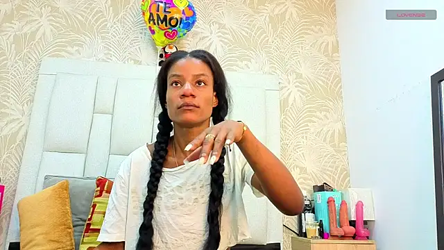 dafnnelewis online show from April 8, 12:05 pm