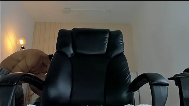 Snapshot of ISAAC_CRYSTON chatting on November 29, 8:45 pm ISAAC CRYSTON online show from November 29, 8:45 pm