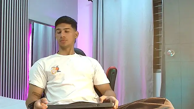 Snapshot of ANDRES_STUD chatting on September 13, 3:28 am ANDRES STUD online show from September 13, 3:28 am