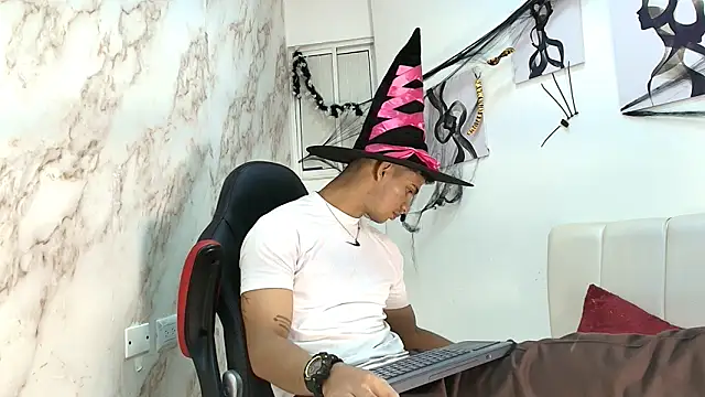 Snapshot of ANDRES_STUD chatting on October 20, 4:57 am ANDRES STUD online show from October 20, 4:57 am