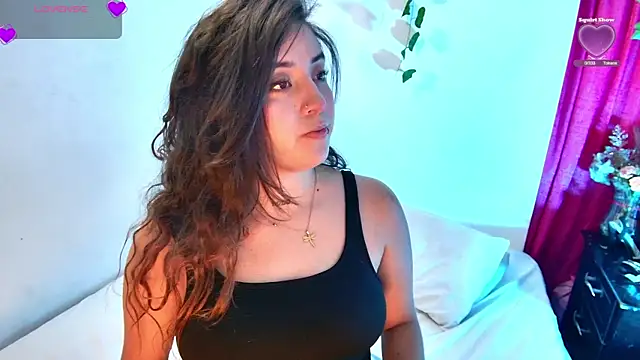 Snapshot of alaia_sweetxxx chatting on February 10, 1:24 am alaia sweetxxx online show from February 10, 1:24 am