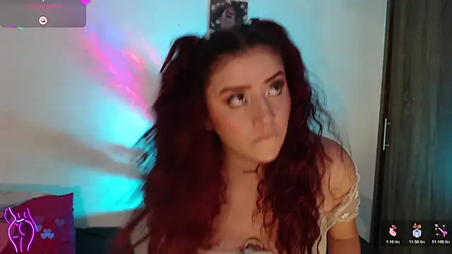 Snapshot of alaia_sweetxxx chatting on November 12, 1:06 am alaia sweetxxx online show from November 12, 1:06 am