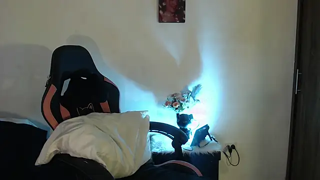 Snapshot of alaia_sweetxxx chatting on November 29, 1:19 am alaia sweetxxx online show from November 29, 1:19 am