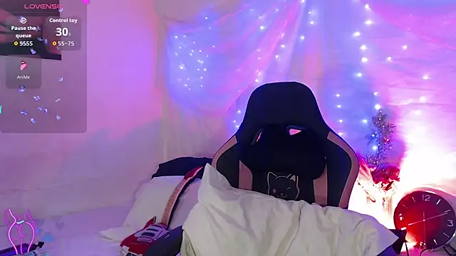 Snapshot of alaia_sweetxxx chatting on December 3, 1:13 am alaia sweetxxx online show from December 3, 1:13 am