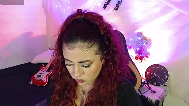 Snapshot of alaia_sweetxxx chatting on December 16, 12:48 am alaia sweetxxx online show from December 16, 12:48 am