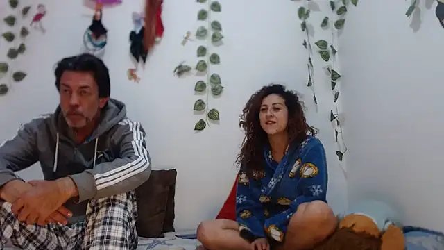 jeans and emma online show from March 7, 10:24 am