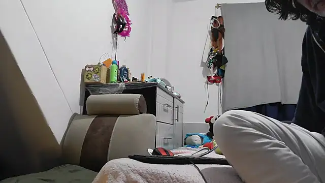 jeans and emma online show from January 11, 12:59 am