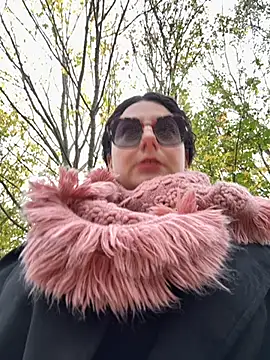 Snapshot of Loveblackzilla chatting on November 9, 12:36 pm Loveblackzilla online show from November 9, 12:36 pm