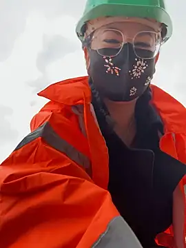 Loveblackzilla online show from December 3, 10:57 am