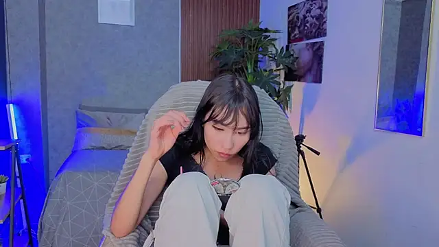 Miaa Lee7 online show from May 23, 8:46 pm